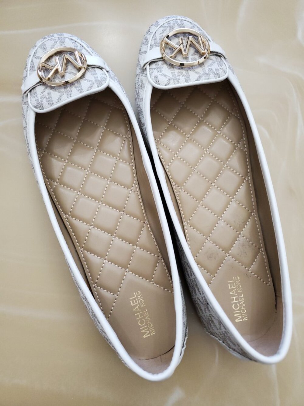 Michael Kors Lillie Moccasin Flat Shoes MK Signature Vanilla Gold Logo Size 10 - Picture 3 of 11